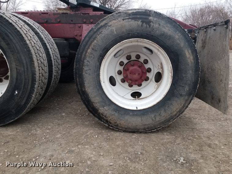 image for item GJ9165 1996 Peterbilt 379 semi truck