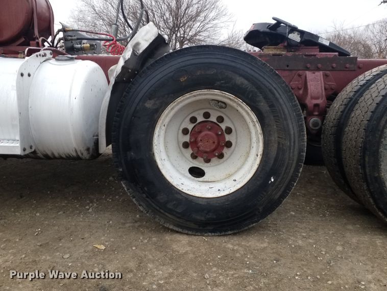 image for item GJ9165 1996 Peterbilt 379 semi truck