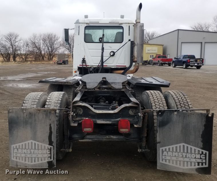 image for item GJ9166 2001 Mack CH613 semi truck