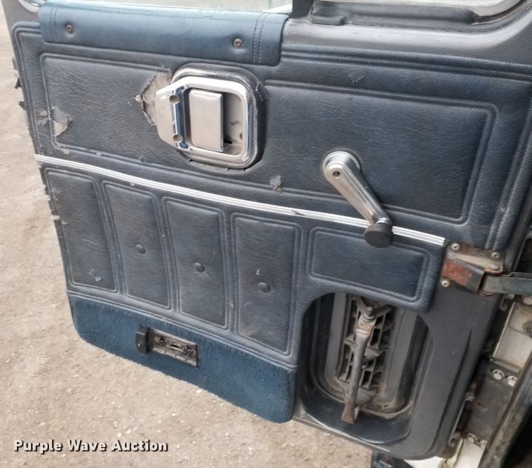 image for item GJ9166 2001 Mack CH613 semi truck