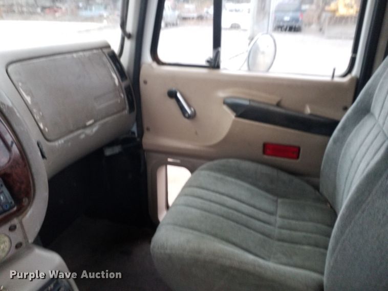 image for item GJ9166 2001 Mack CH613 semi truck