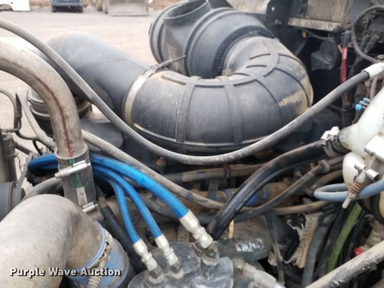 image for item GJ9166 2001 Mack CH613 semi truck