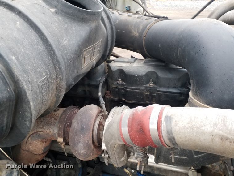 image for item GJ9166 2001 Mack CH613 semi truck