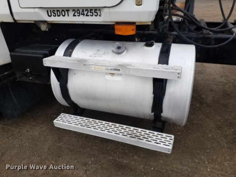 image for item GJ9166 2001 Mack CH613 semi truck