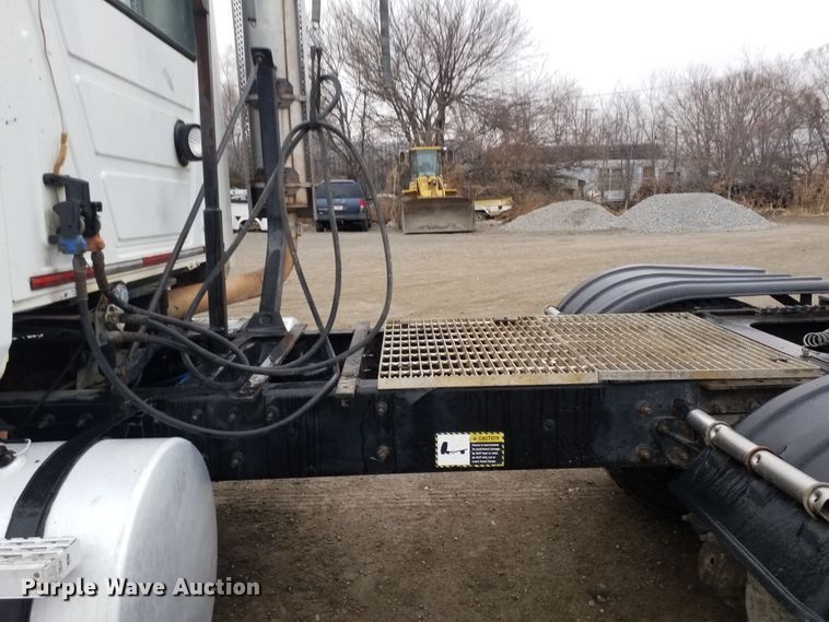 image for item GJ9166 2001 Mack CH613 semi truck