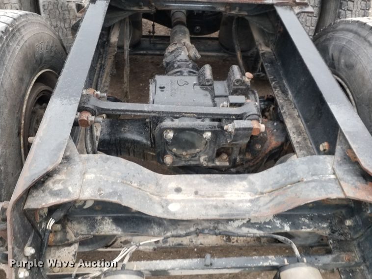 image for item GJ9166 2001 Mack CH613 semi truck