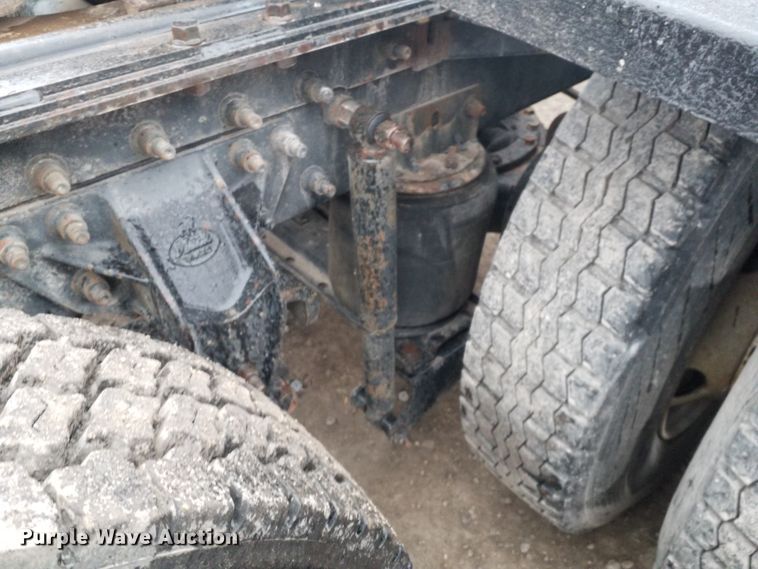 image for item GJ9166 2001 Mack CH613 semi truck