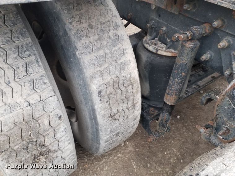 image for item GJ9166 2001 Mack CH613 semi truck