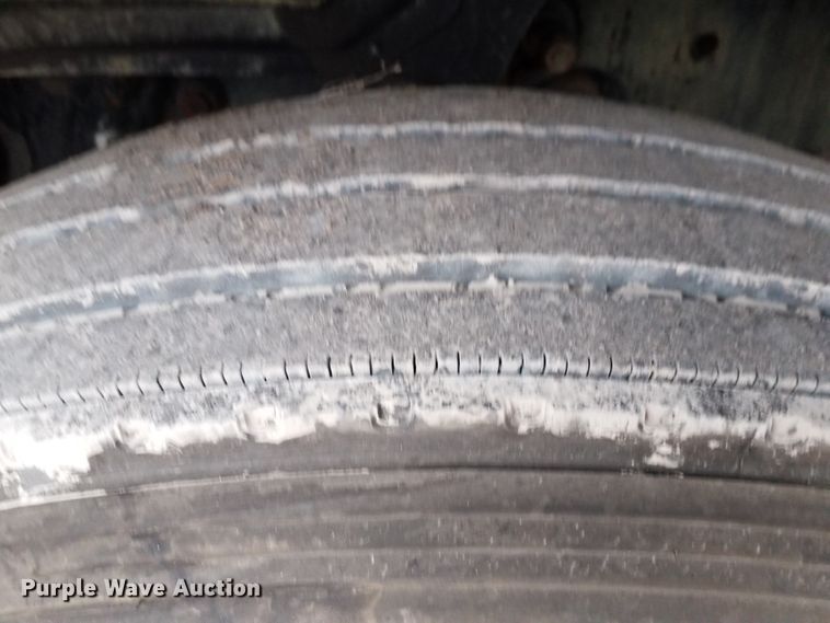 image for item GJ9166 2001 Mack CH613 semi truck