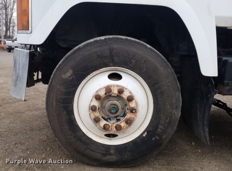 image for item GJ9166 2001 Mack CH613 semi truck