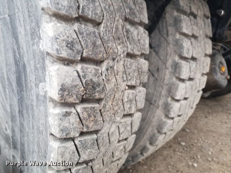 image for item GJ9166 2001 Mack CH613 semi truck