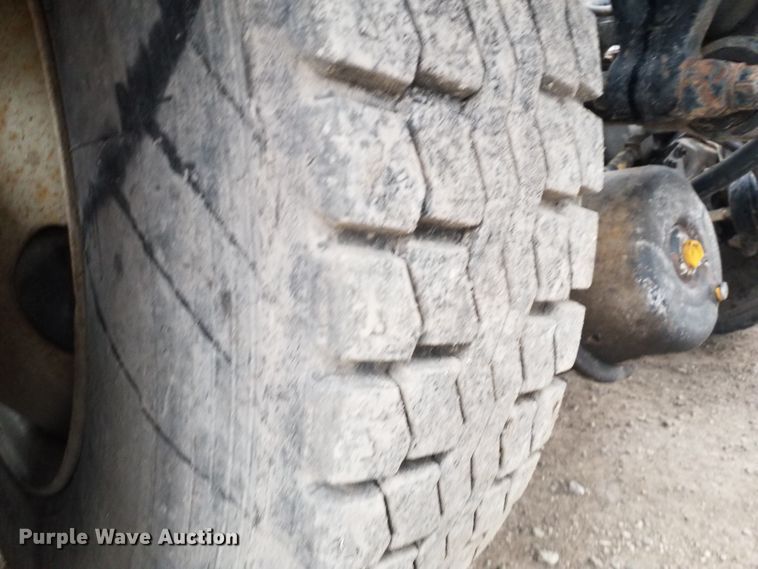 image for item GJ9166 2001 Mack CH613 semi truck