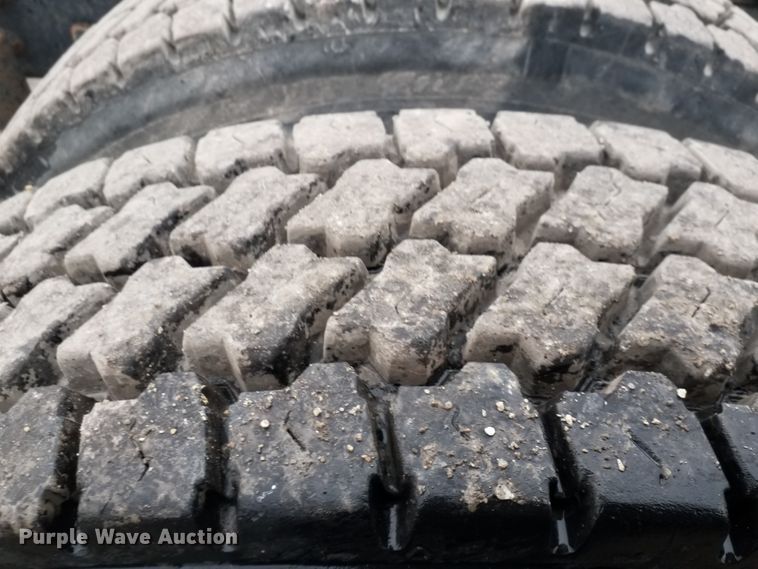 image for item GJ9166 2001 Mack CH613 semi truck