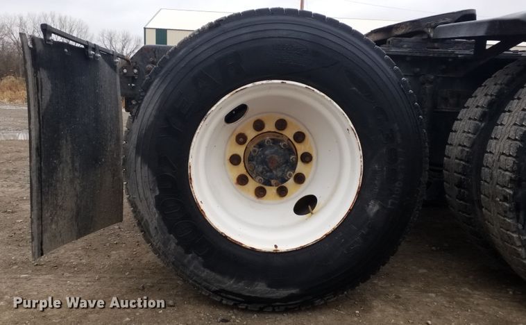 image for item GJ9166 2001 Mack CH613 semi truck