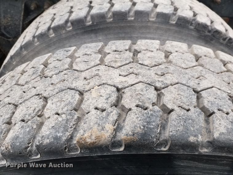 image for item GJ9166 2001 Mack CH613 semi truck