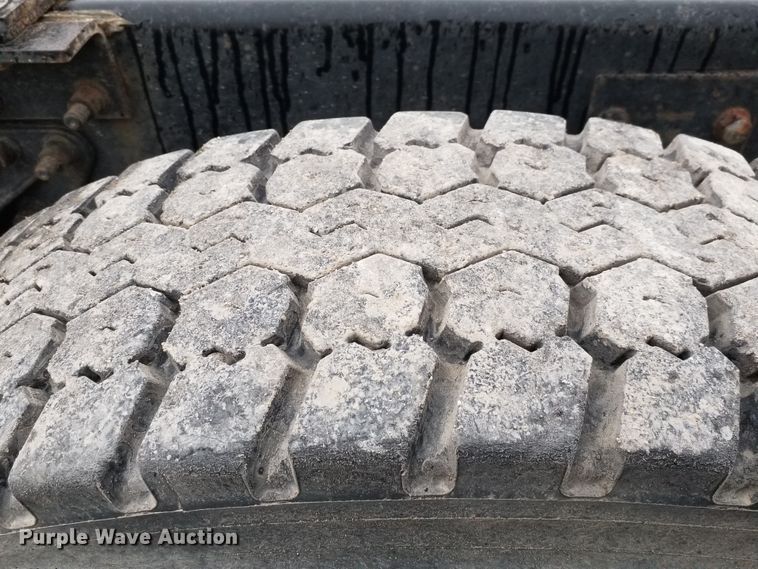 image for item GJ9166 2001 Mack CH613 semi truck