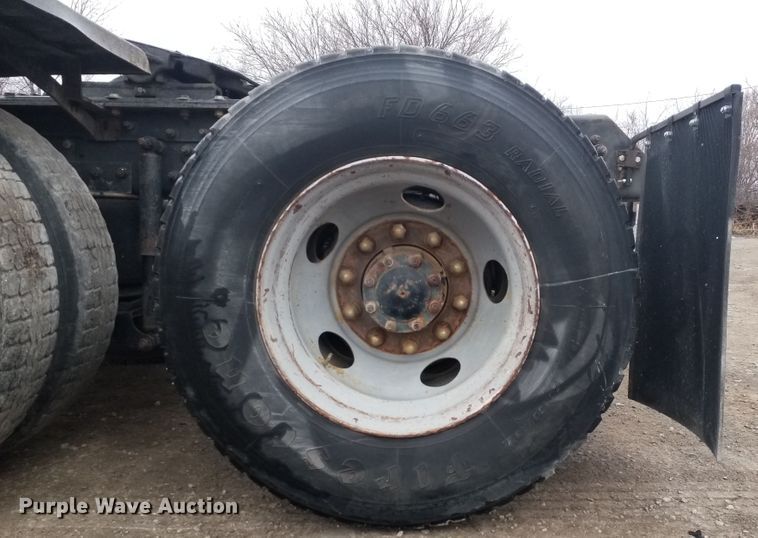 image for item GJ9166 2001 Mack CH613 semi truck