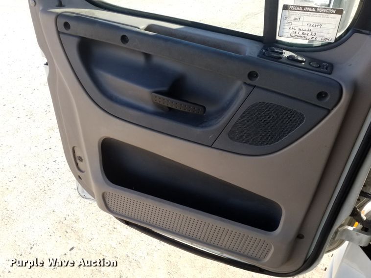 image for item GJ9190 2013 Freightliner Cascadia semi truck