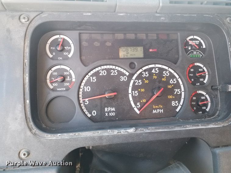 image for item GJ9190 2013 Freightliner Cascadia semi truck