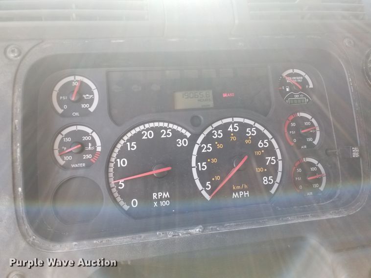 image for item GJ9190 2013 Freightliner Cascadia semi truck