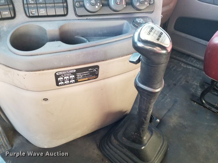 image for item GJ9190 2013 Freightliner Cascadia semi truck