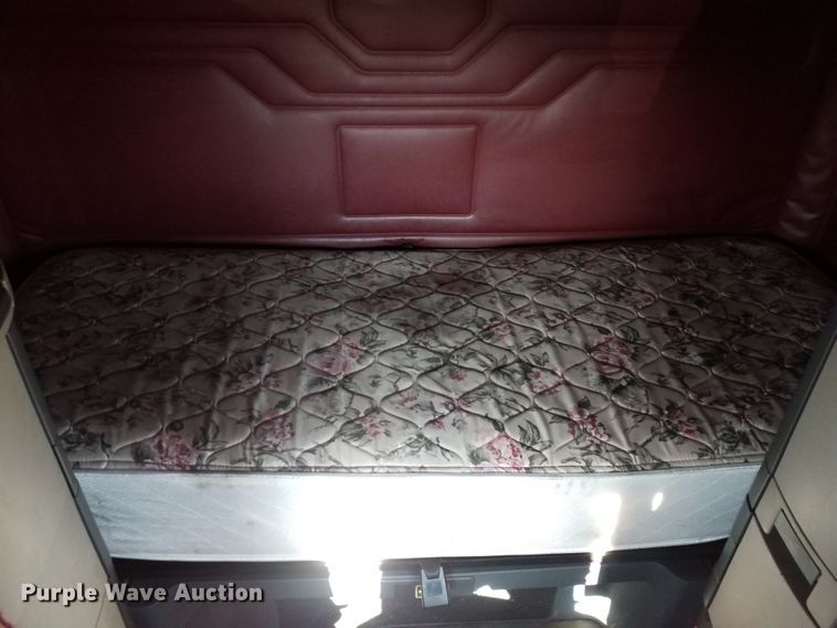 image for item GJ9190 2013 Freightliner Cascadia semi truck