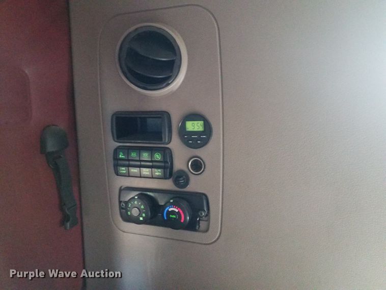 image for item GJ9190 2013 Freightliner Cascadia semi truck