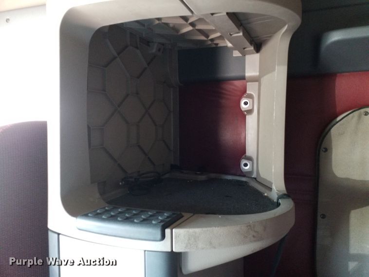 image for item GJ9190 2013 Freightliner Cascadia semi truck