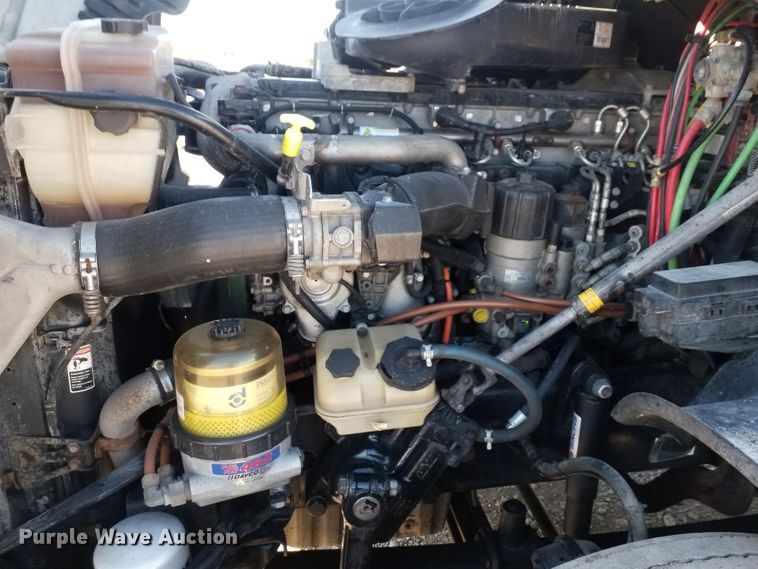 image for item GJ9190 2013 Freightliner Cascadia semi truck