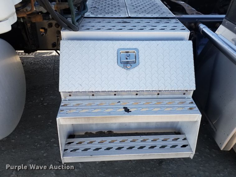 image for item GJ9190 2013 Freightliner Cascadia semi truck