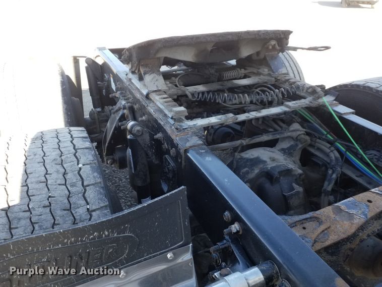 image for item GJ9190 2013 Freightliner Cascadia semi truck