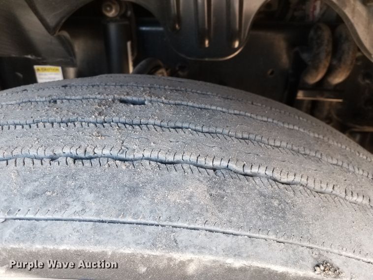 image for item GJ9190 2013 Freightliner Cascadia semi truck