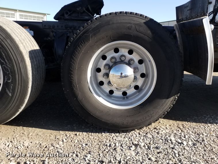 image for item GJ9190 2013 Freightliner Cascadia semi truck