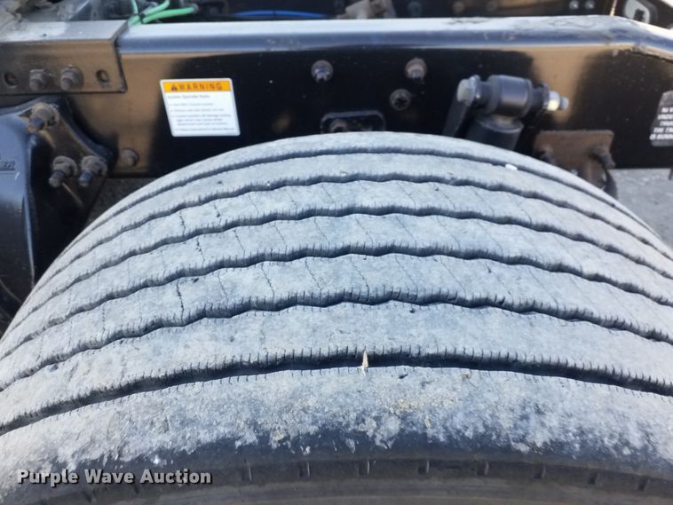 image for item GJ9190 2013 Freightliner Cascadia semi truck