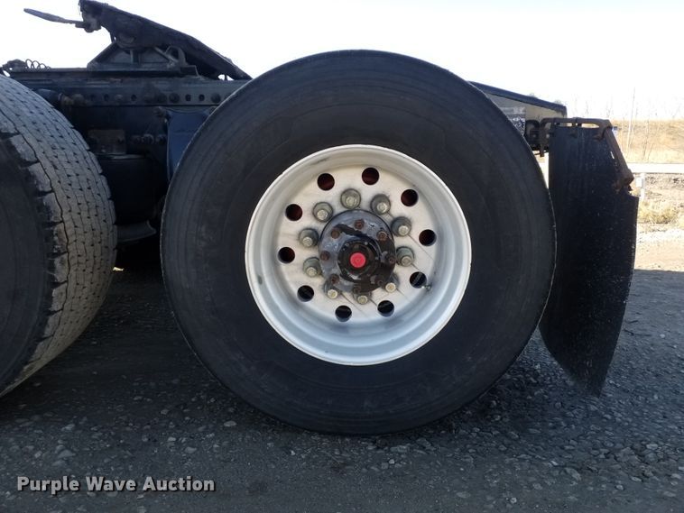 image for item GJ9190 2013 Freightliner Cascadia semi truck