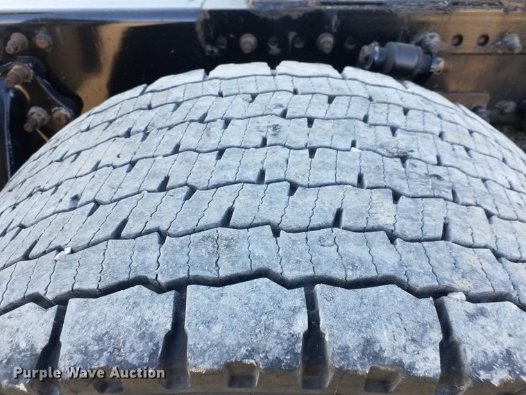 image for item GJ9190 2013 Freightliner Cascadia semi truck