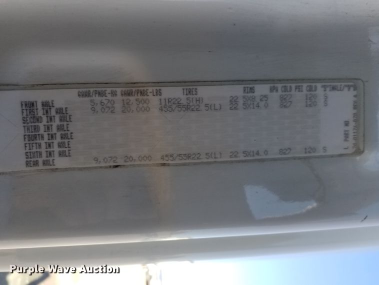 image for item GJ9190 2013 Freightliner Cascadia semi truck