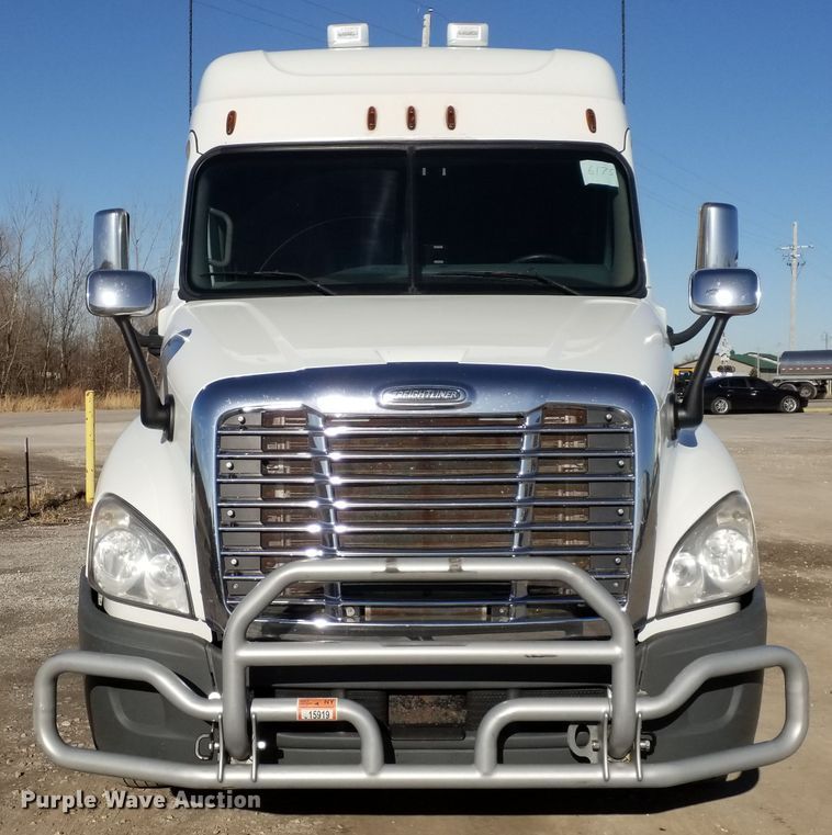 image for item GJ9191 2012 Freightliner Cascadia semi truck