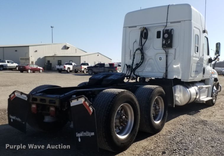 image for item GJ9191 2012 Freightliner Cascadia semi truck