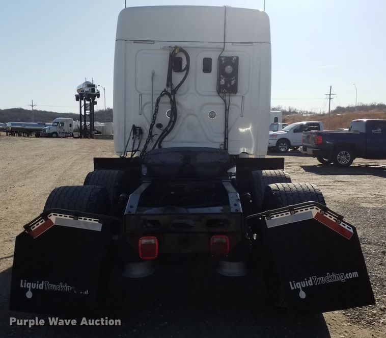 image for item GJ9191 2012 Freightliner Cascadia semi truck