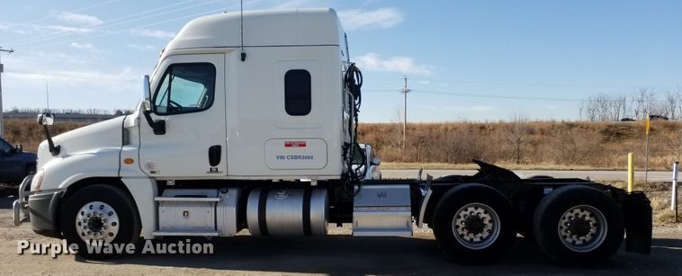 image for item GJ9191 2012 Freightliner Cascadia semi truck