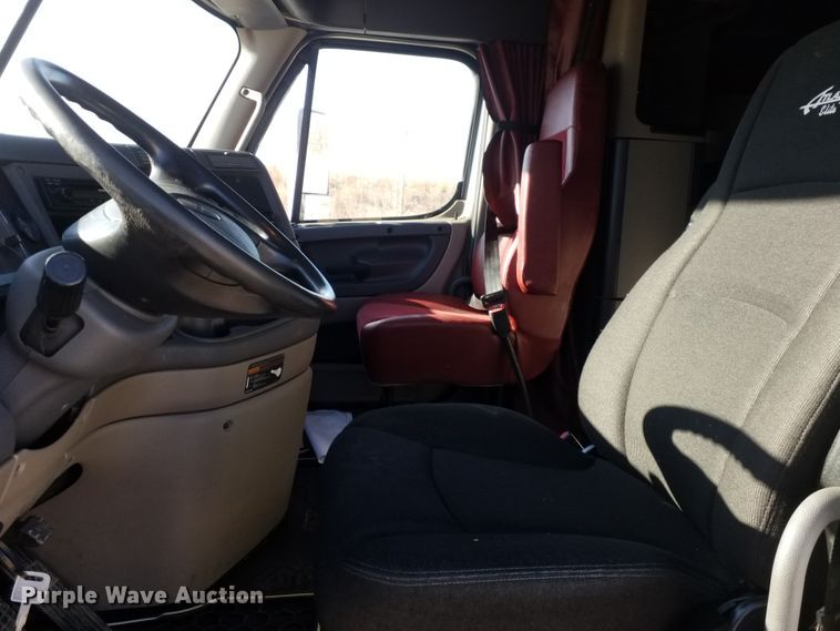 image for item GJ9191 2012 Freightliner Cascadia semi truck