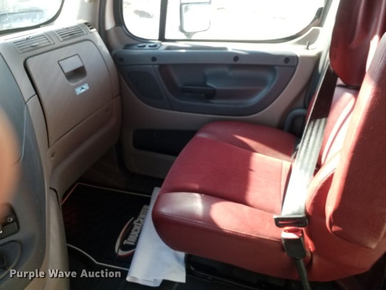 image for item GJ9191 2012 Freightliner Cascadia semi truck