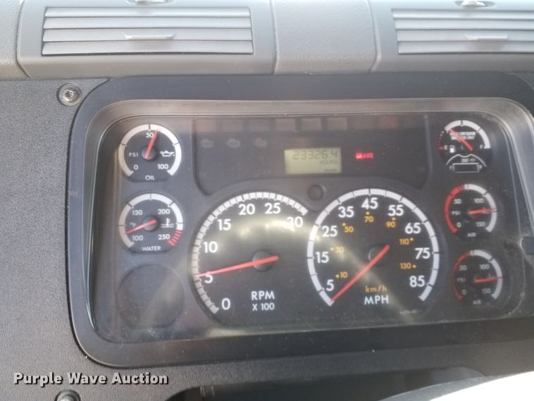 image for item GJ9191 2012 Freightliner Cascadia semi truck