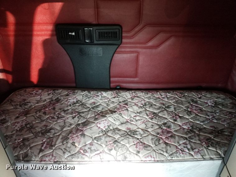 image for item GJ9191 2012 Freightliner Cascadia semi truck