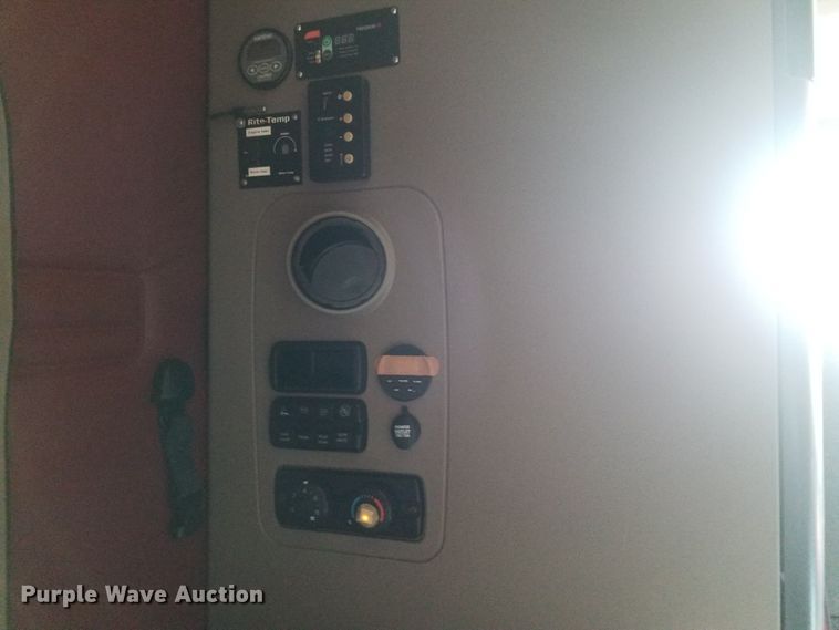 image for item GJ9191 2012 Freightliner Cascadia semi truck