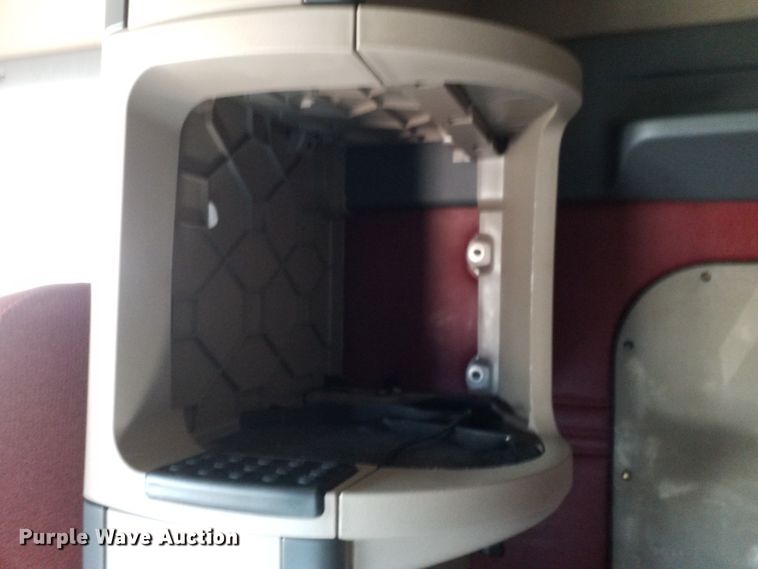 image for item GJ9191 2012 Freightliner Cascadia semi truck