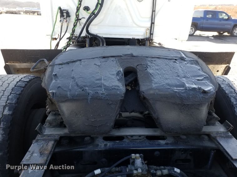 image for item GJ9191 2012 Freightliner Cascadia semi truck