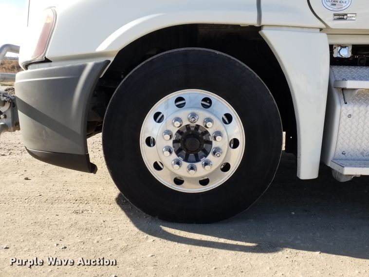 image for item GJ9191 2012 Freightliner Cascadia semi truck