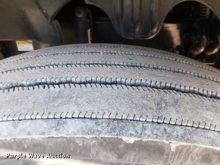 image for item GJ9191 2012 Freightliner Cascadia semi truck